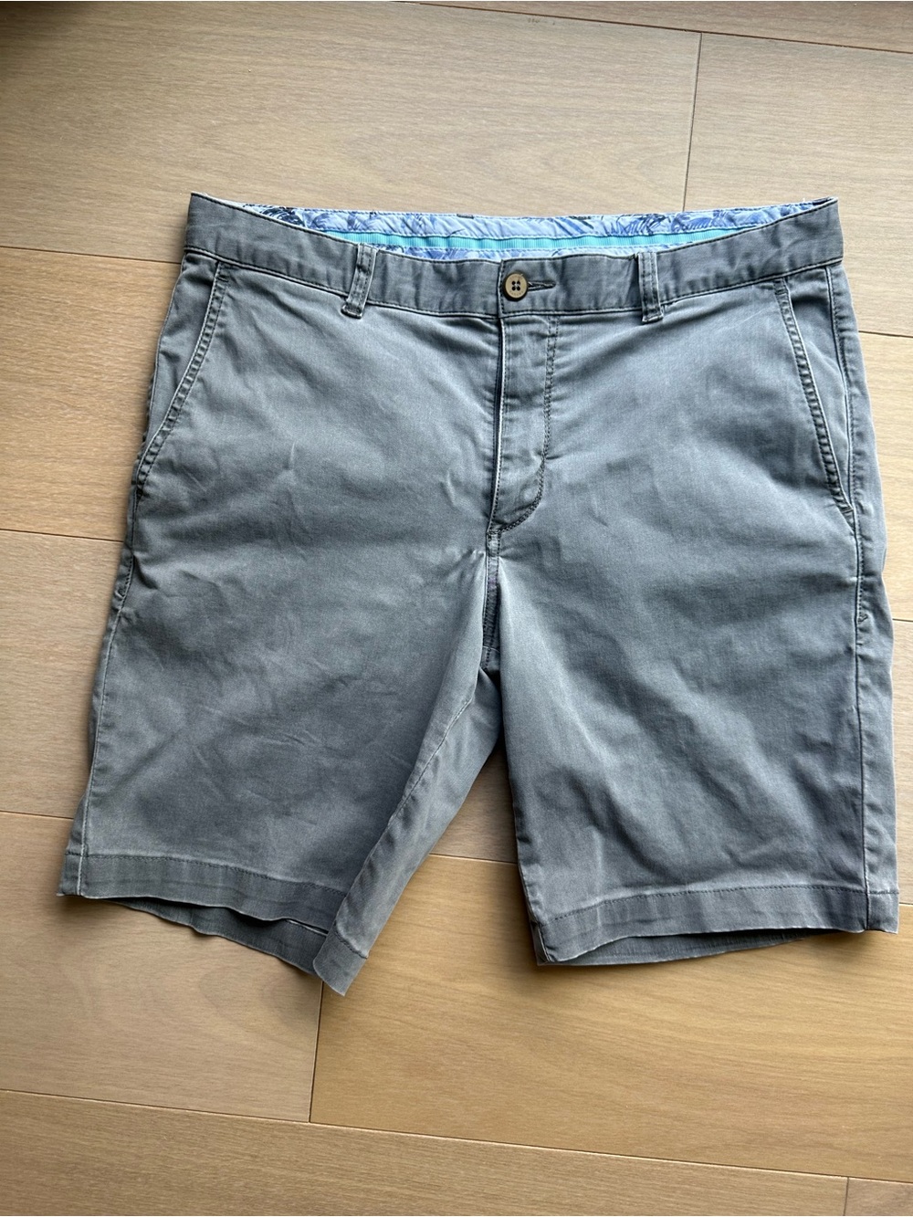 Tommy Bahama Men's Gray Flat-Front Chino Shorts